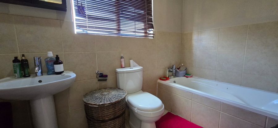 2 Bedroom Property for Sale in Flamwood North West